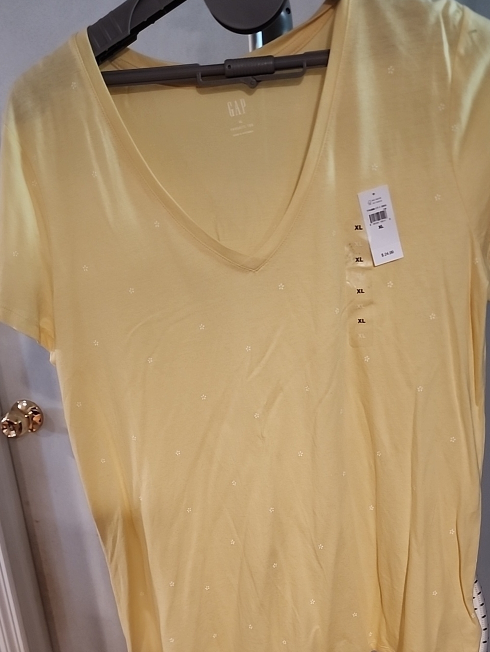 GAP Women's Pale Yellow V-Neck Short Sleeve Tee